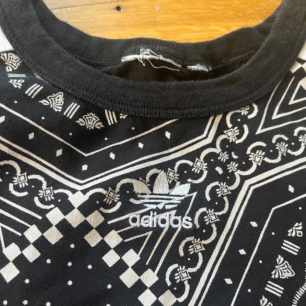Adidas Originals black bandana-print cropped t-shirt streetwear New York M Y2K - Picture 3 of 4